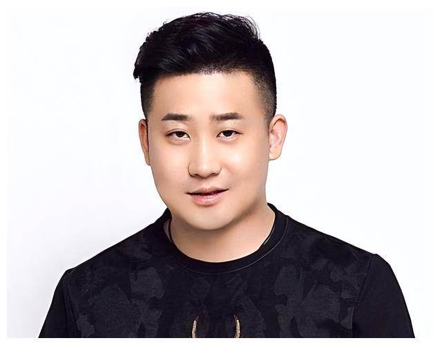 赵本山的徒弟小鹏飞租了3艘豪华游艇向王金龙的前妻丫蛋求婚(图10)