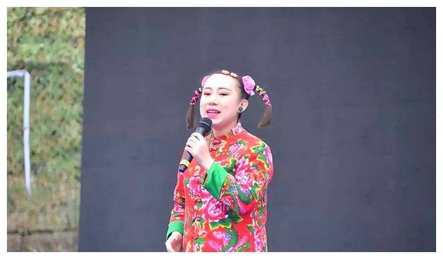 赵本山的徒弟小鹏飞租了3艘豪华游艇向王金龙的前妻丫蛋求婚(图11)