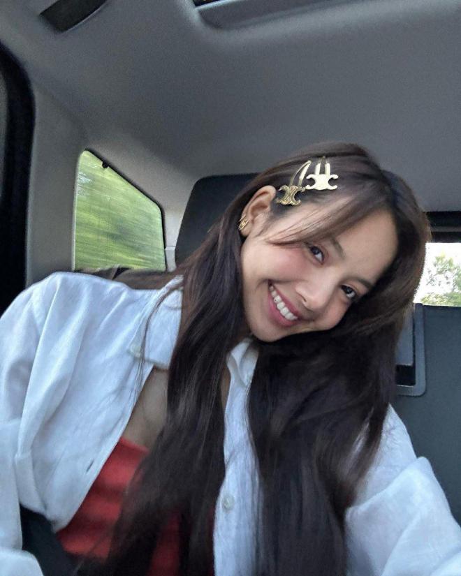 离谱！Lisa晒的大游艇是自己租的网友吐槽Lisa的恋爱白谈了!(图3)